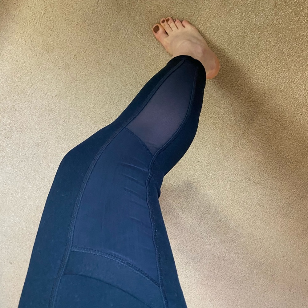 Fabletics leggings/workout pants w pockets!!